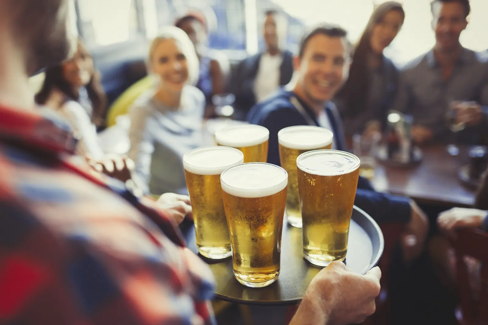 Care alcool e cel mai periculos: bere, vin sau tărie?