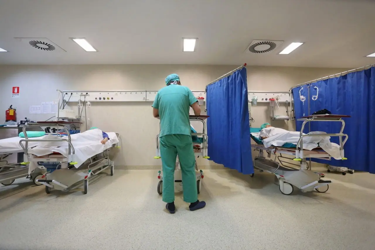 Criza hepatitei A la Arad: 32 copii internați, doi pe pat, secția la capacitate maximă