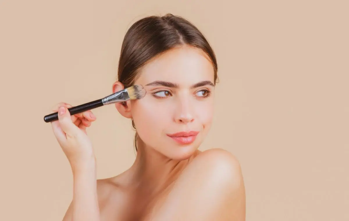 Afectează machiajul zilnic sănătatea pielii? Mituri și adevăruri cosmetice